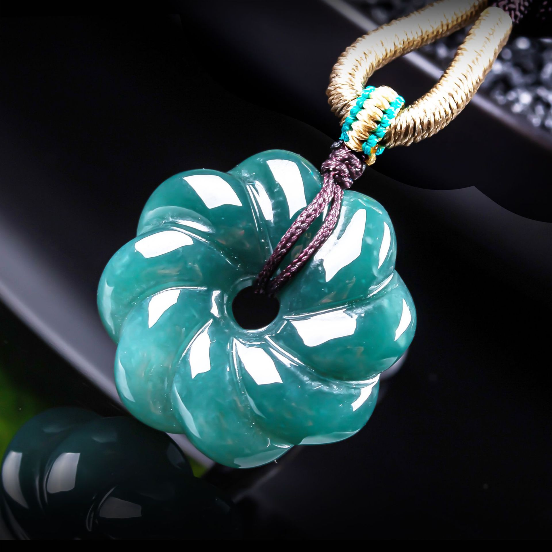 Woman Accessory - จี้สร้อยคอหยกพม่าแท้รูปดอกไม้ เครื่องประดับอัญมณี เครื่องรางนำโชค เครื่องประดับแฟชั่น หยกแท้ ของขวัญหรูหราสำหรับผู้หญิง