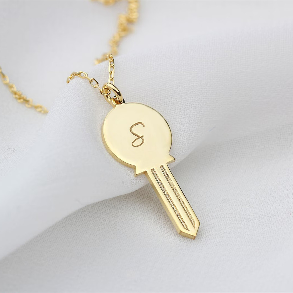 Charm Necklace Dainty - สร้อยคอจี้รูปกุญแจแบบกำหนดเอง สแตนเลสสตีล สลักชื่อส่วนตัว ของขวัญวันแม่