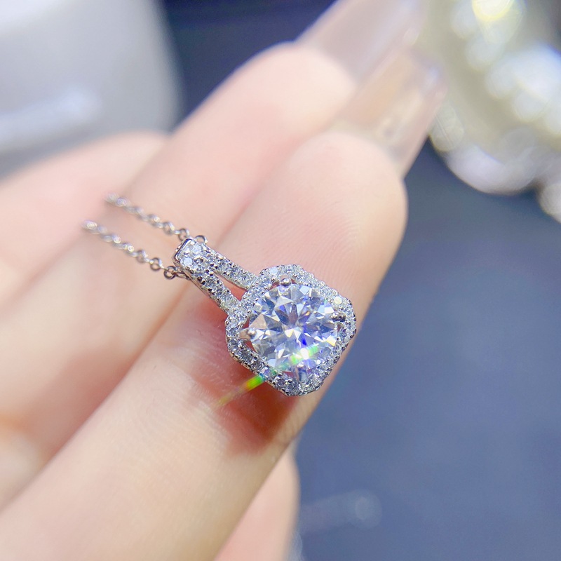 สร้อยคอโมอิสซาไนต์ทรงสี่เหลี่ย - Charm Necklace Dainty บทวิจารณ์และราคา